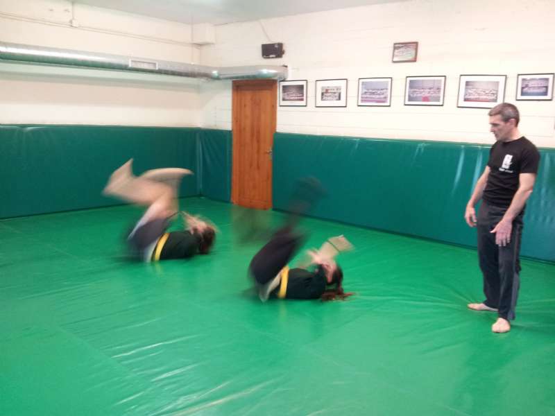 Cinturón amarillo para alumnas de Defensa Personal