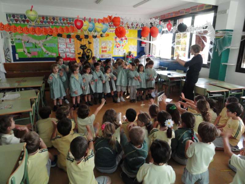 Third Year Infants visit Primary classes for Halloween