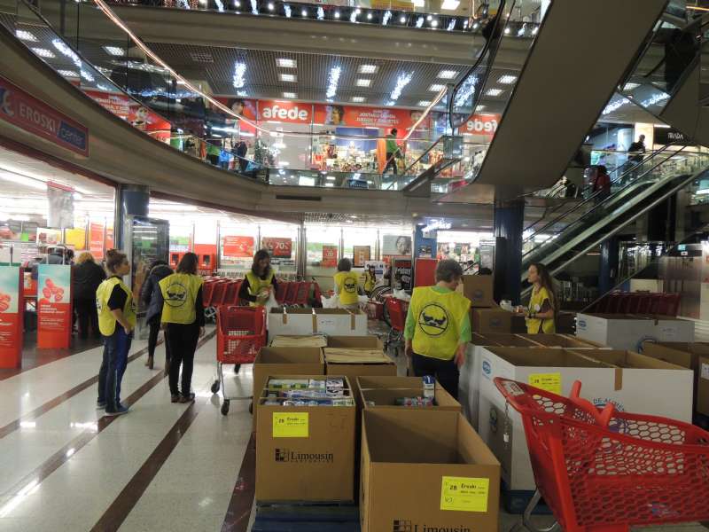 4ª de ESO participa con éxito en La Gran Recogida de Alimentos 2015