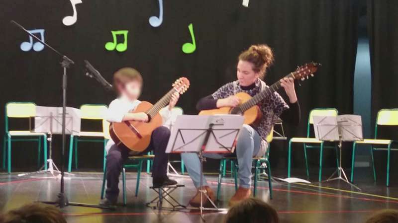 Audición de los alumnos de guitarra y baile moderno