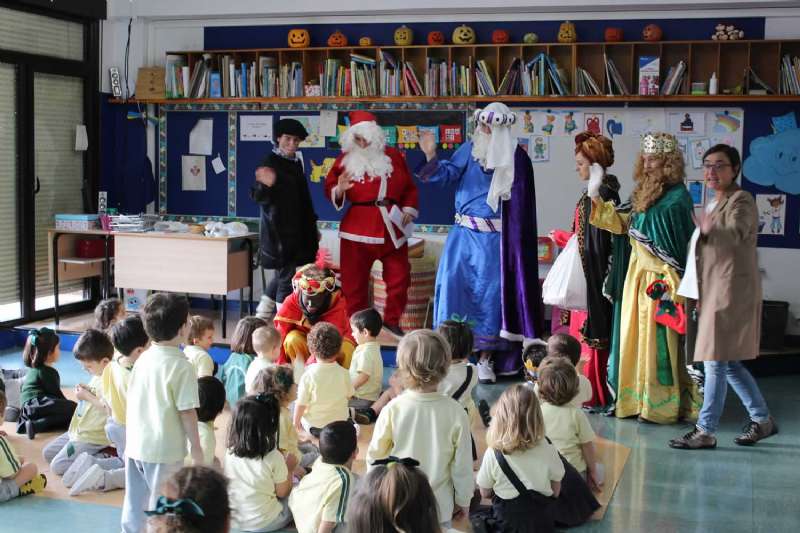 Los Reyes Magos, Olentzero y Santa Claus visitan Educación Infantil