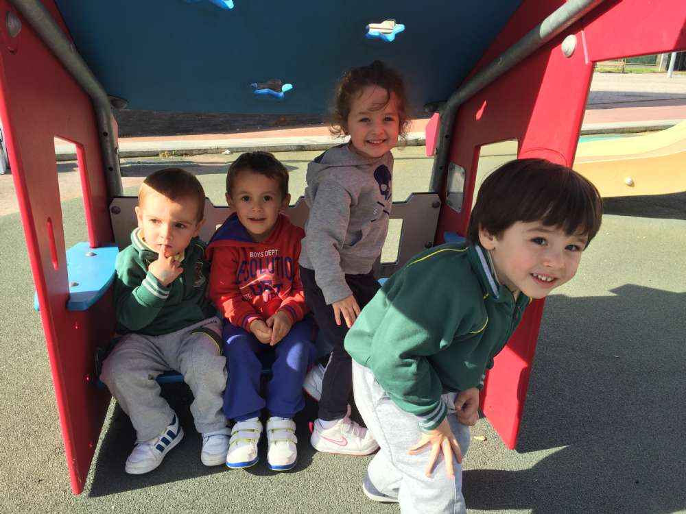 Salida de los/las alumnos/as del aula de 2 años