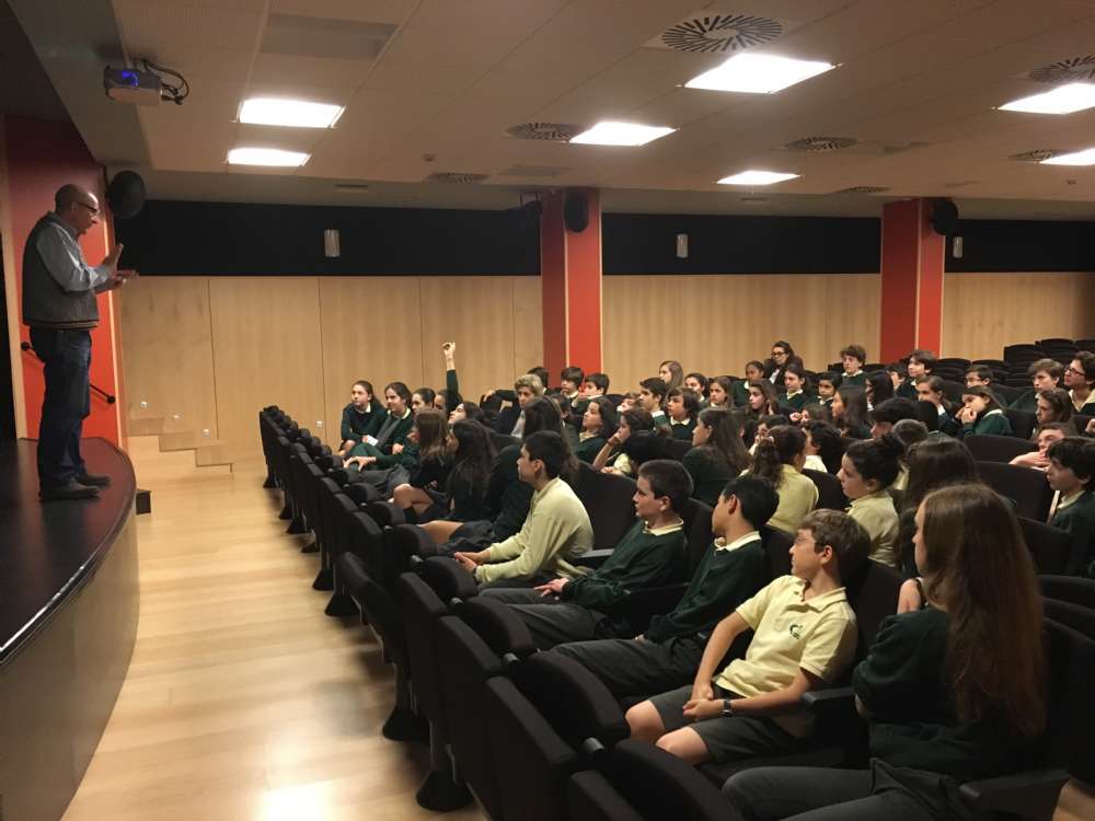 Charla sobre riesgos en el uso de Internet