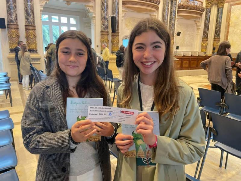 Tres alumnas ganan en la 19ª edición Infantil y Juvenil de Arte y Derechos Humanos