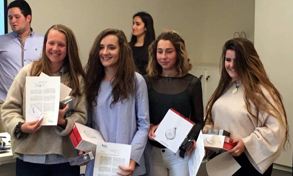Trece alumnos y alumnas de primero de bachillerato premiados por la Universidad de Deusto